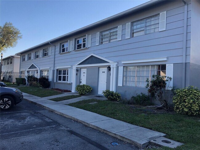 Building Photo - 1821 SW 81st Ave