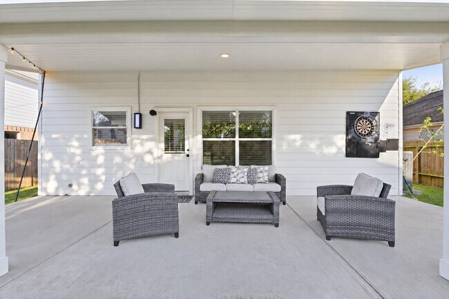 Building Photo - 9519 Maple Green Ln