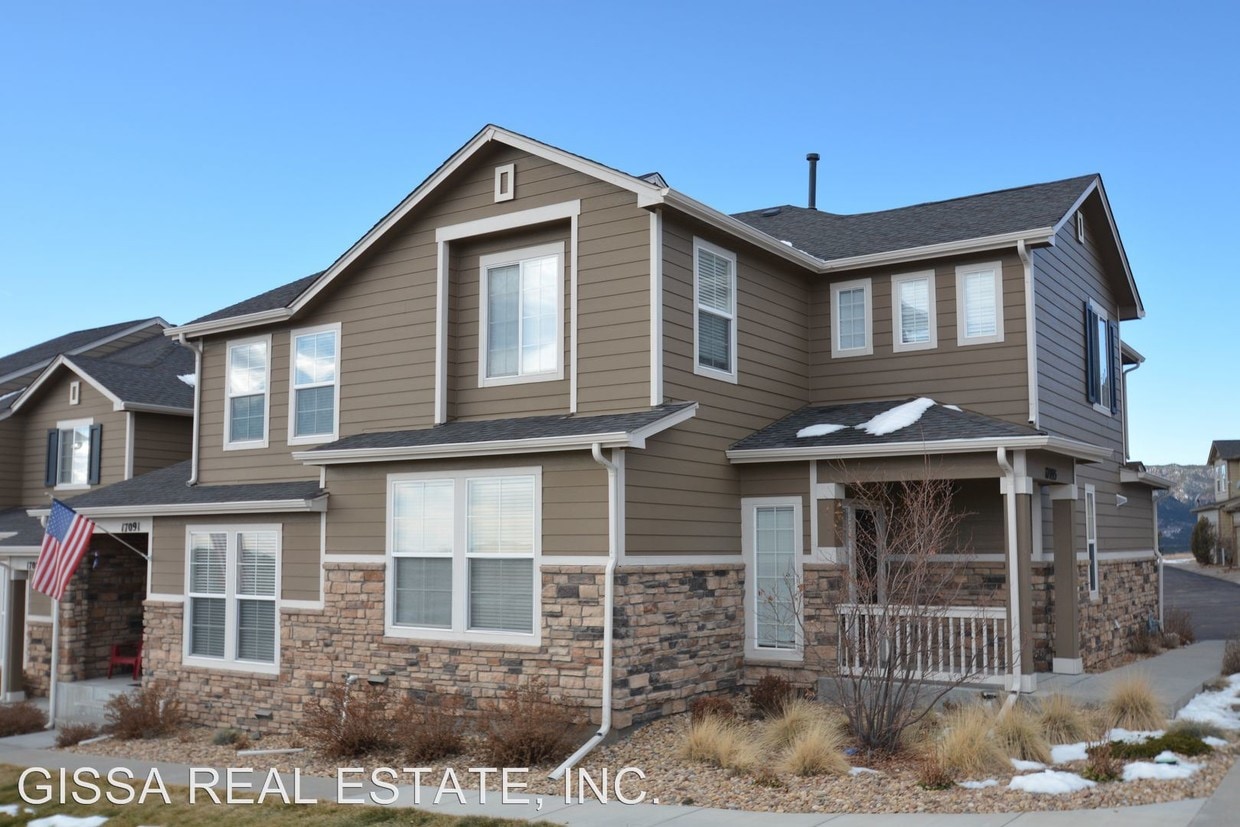 2 br, 2.5 bath House 17095 Blue Mist Grove House for Rent in