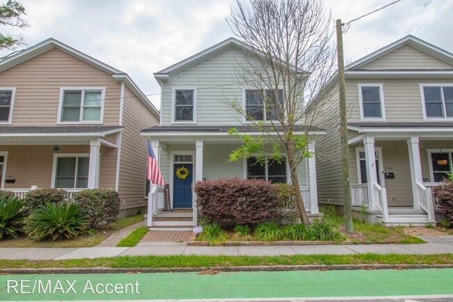 Building Photo - 4 br, 2.5 bath House - 1703 Lincoln St.