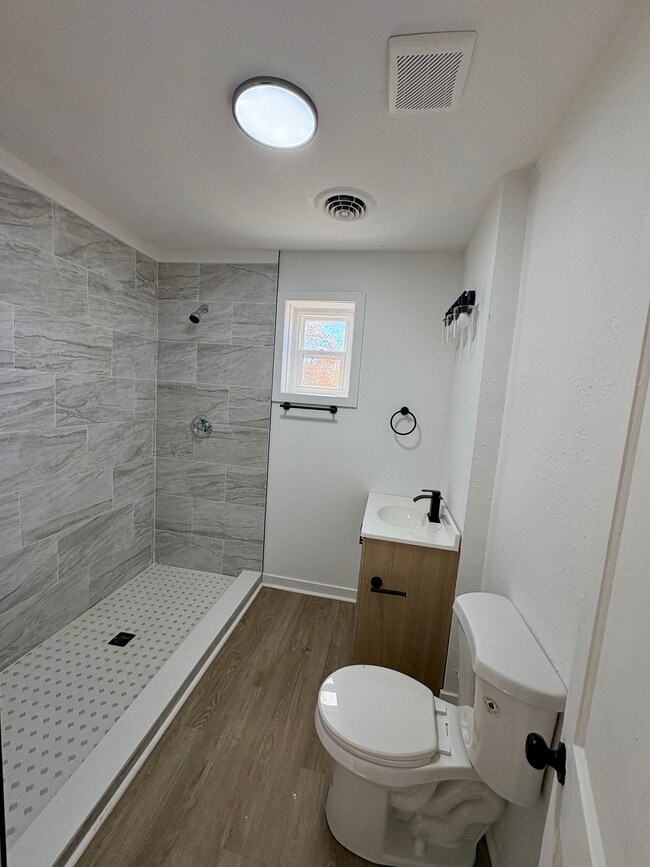 Foto del edificio - 889 W Main St