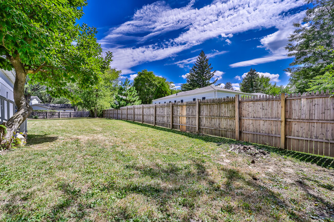 Building Photo - 531 N Happ Rd