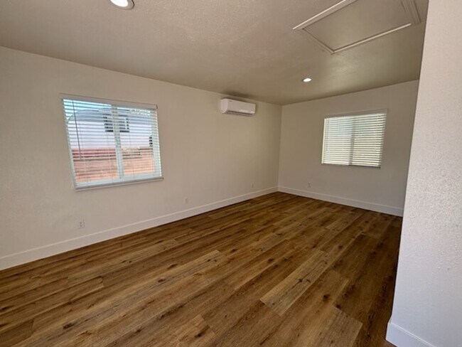 Foto del edificio - 5704 Wisteria Dr