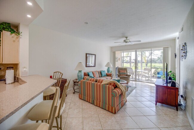 Foto del edificio - 9851 Costa Mesa Ln