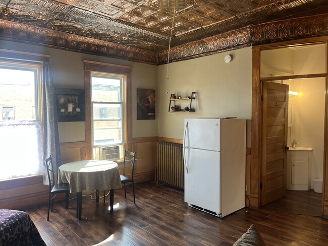 Building Photo - 103 W Railroad St