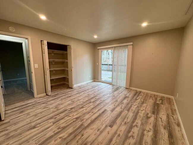 Foto del edificio - 2045 Eastridge Dr