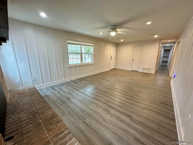 Building Photo - 1014 E Indian Creek Ranch Rd