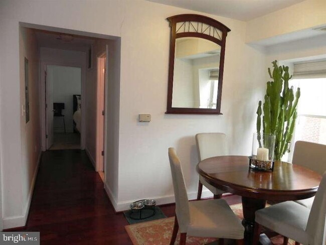 Building Photo - 2022 Flagler Pl NW