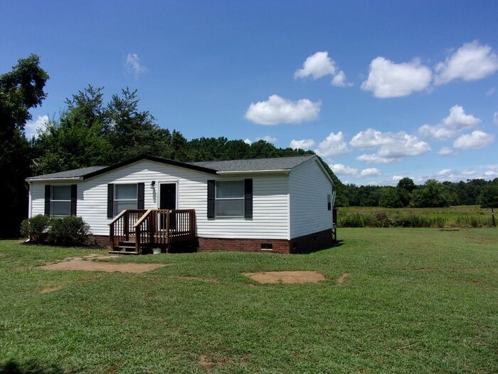 Primary Photo - 3 Bedroom 2 Bath Home on over 1 Acre in Ro...