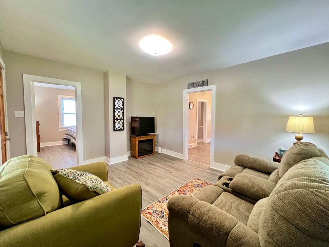 Foto principal - This adorable fully furnished 2 bedroom/1 ...