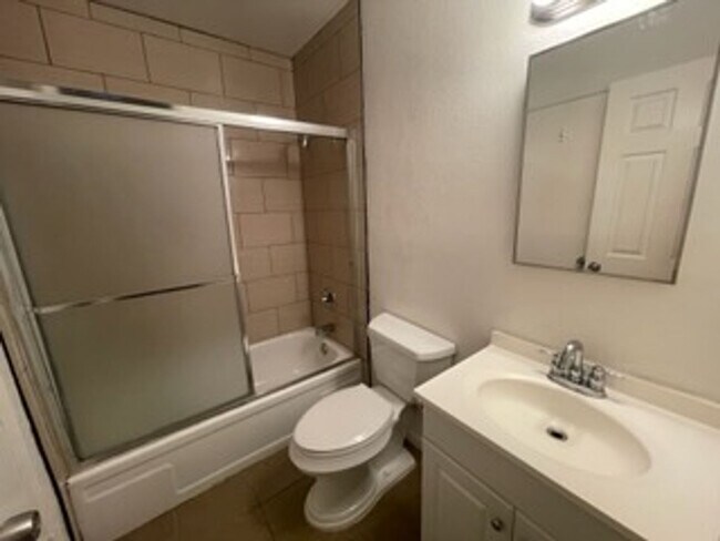 Foto del edificio - 38627 Cherr Ln #38 With 3 Bedrooms and 2 bathrooms.