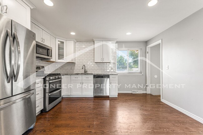 Building Photo - Beautiful Home with Central A/C and 1 Car ...