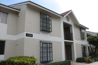 Building Photo - 719 Gardens Dr