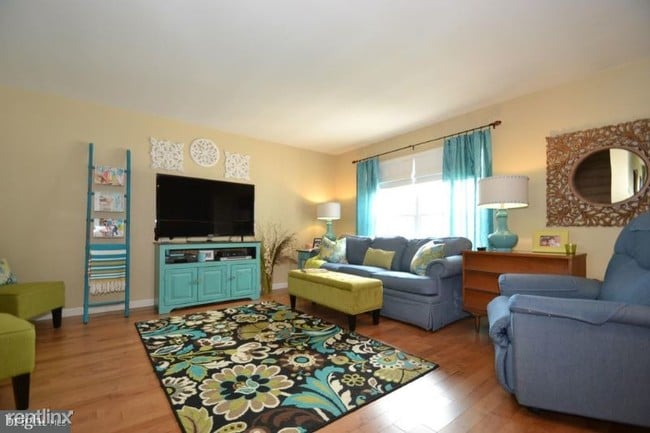 Building Photo - 3 br, 2 bath Townhome - 147 Tory Circle