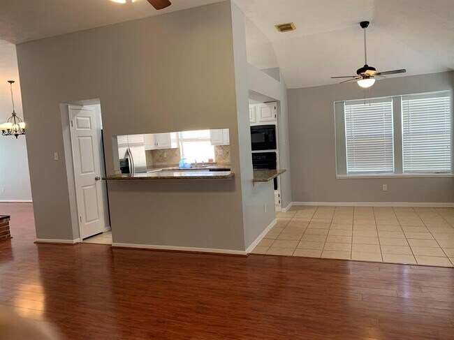Foto del edificio - 3111 Lazy Brook Dr