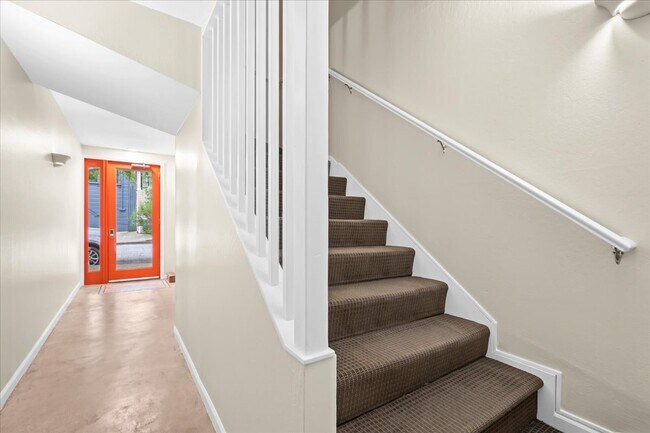 Unidad arriba un piso - 22 Winfield St