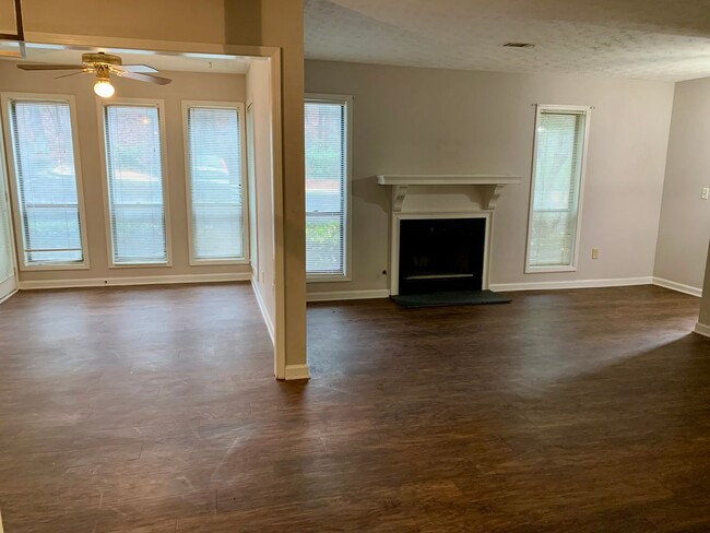 Building Photo - Beautiful 2 bedroom/ 2 bath Condo on Walk ...