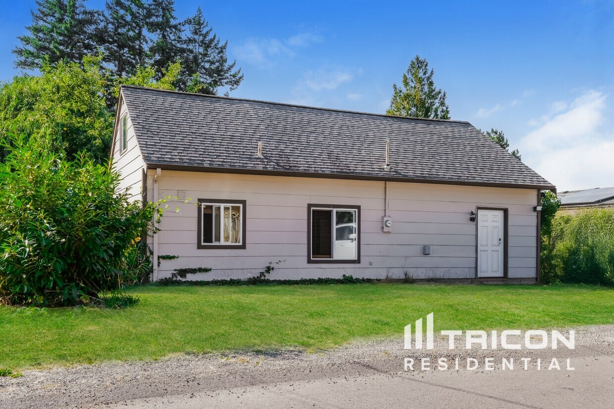 Foto principal - 8408 E F St