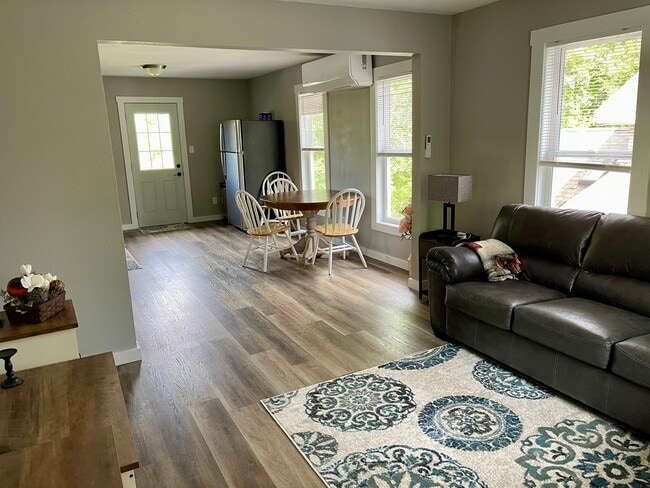 Building Photo - 601 Day St