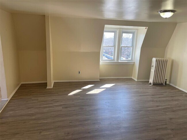 Foto del edificio - 713 E 239th St