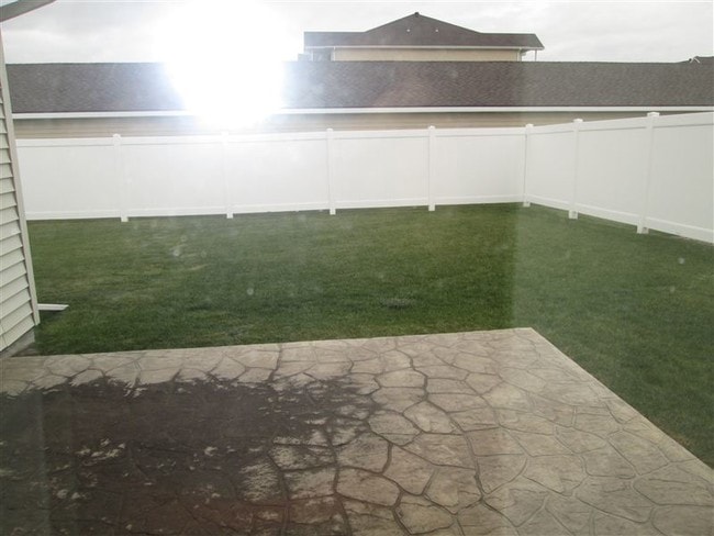 Building Photo - 2 br, 2 bath Townhome - 2222 PEMBROOKE DRIVE