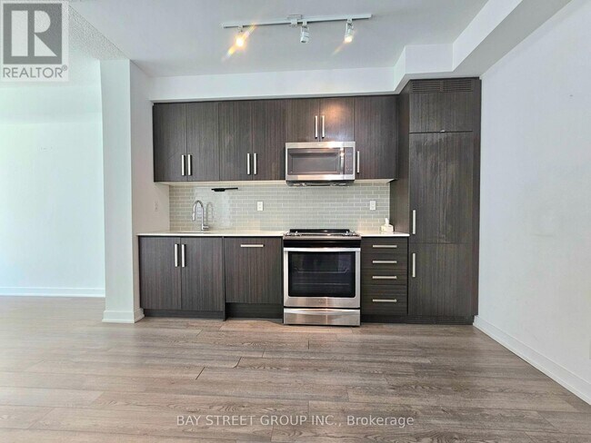 Photo du bâtiment - 5180 Yonge St
