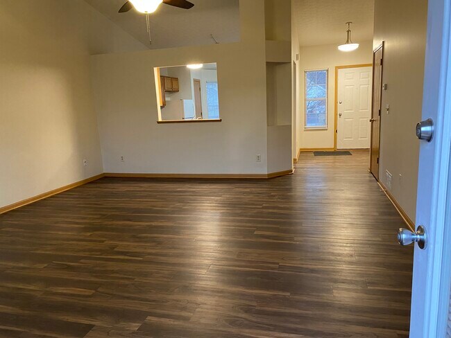 Foto del edificio - 4941 Petticoat Ct