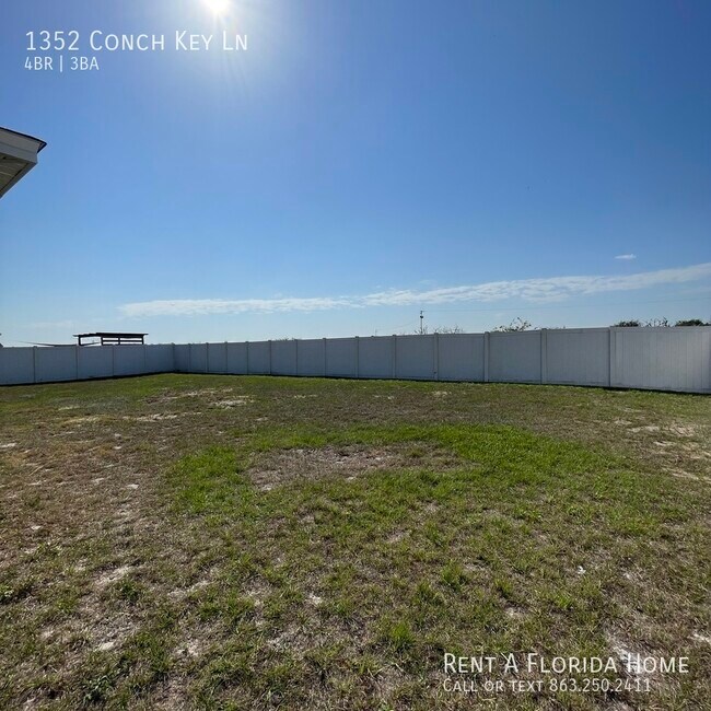 Building Photo - Move In Ready! Fully Fenced Yard! 3 Bedroo...