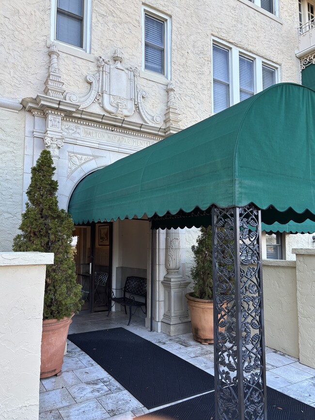 Foto del edificio - 2068 Walton Way