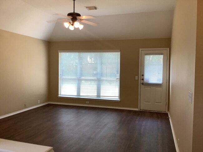 Building Photo - 5018 Beechknoll Ln