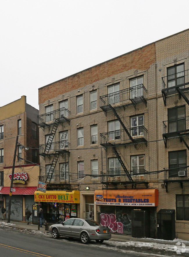 Foto del edificio - 694 Rockaway Ave