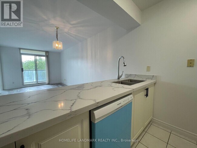 Building Photo - 28-628 Empress Ave