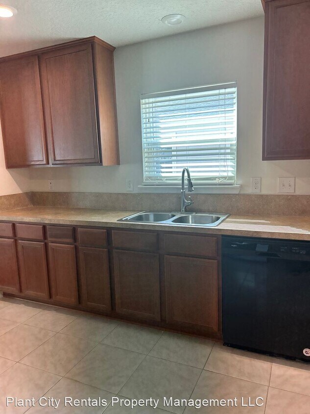 Building Photo - 4 br, 2.5 bath House - 391 Hepburn Rd