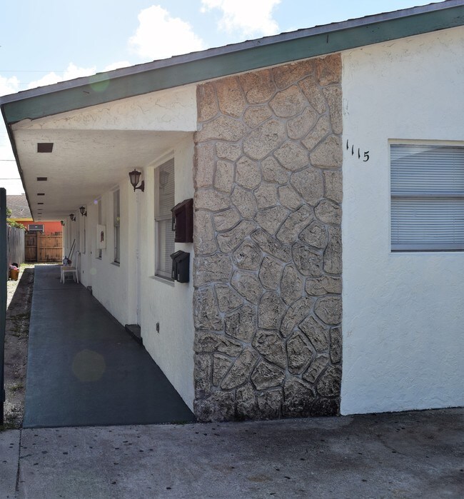 Entrada - 1115 19th Ave N