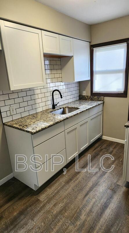 Building Photo - 427 NE Poplar St