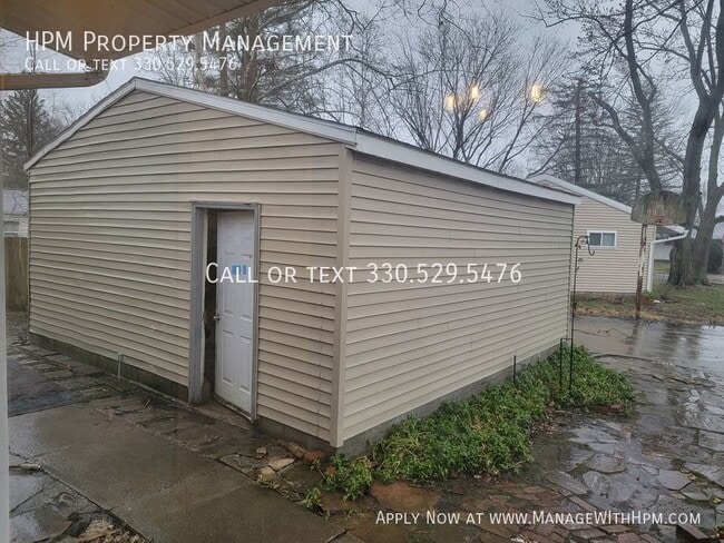 Building Photo - Beautiful 3 bedroom one bath Ranch with 2 ...