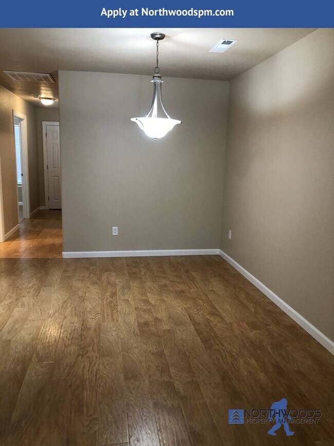 Building Photo - Located in Central Point in a 55 Plus Comm...