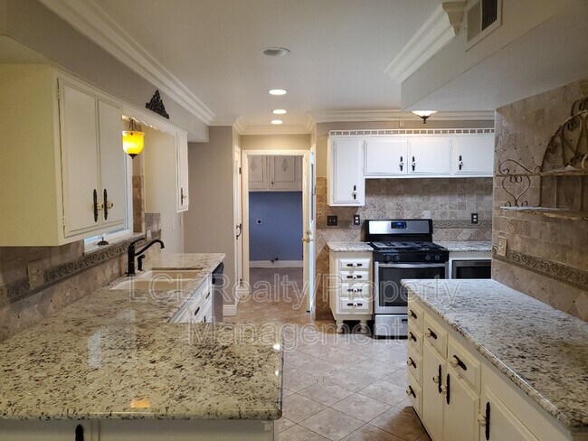 Building Photo - 25841 Middlebury Way