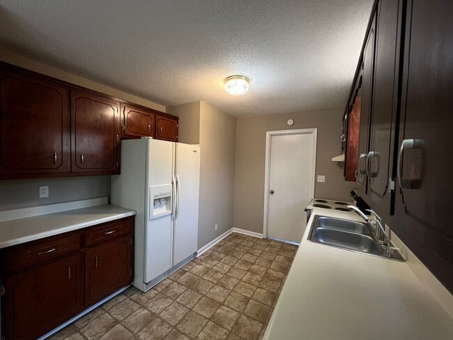 Foto del edificio - 474 Ginkgo Dr