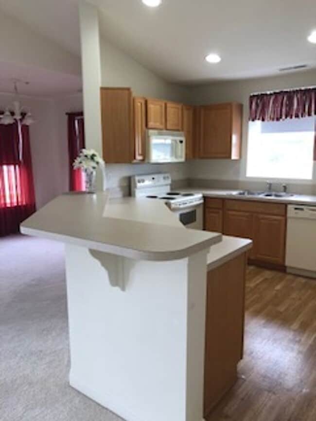 Building Photo - Hearthstone Manor-  Pet friendly condo wit...