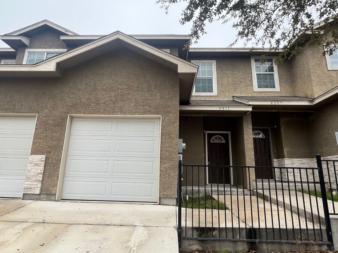 Foto principal - 6311 Attucks Ln