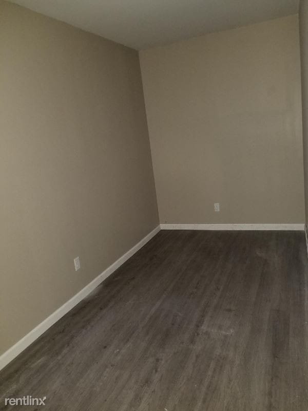 Building Photo - 146 E Main St