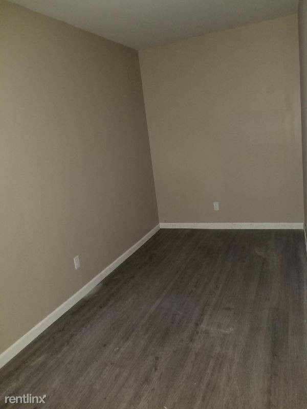 Foto del edificio - 146 E Main St