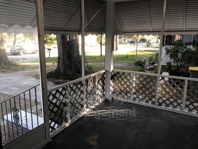 Building Photo - 810 Mackinaw St