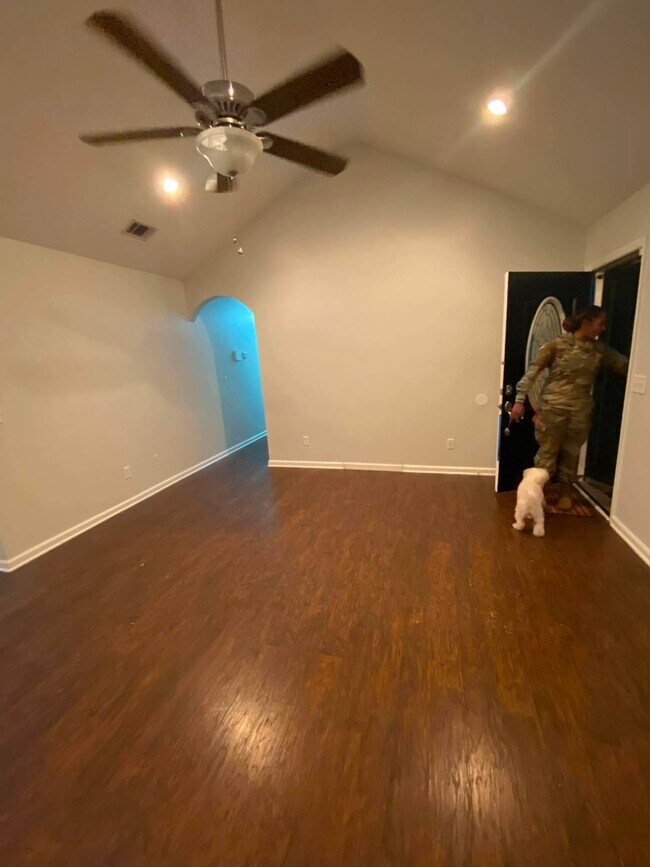 Building Photo - 921 Wrenwood Ln