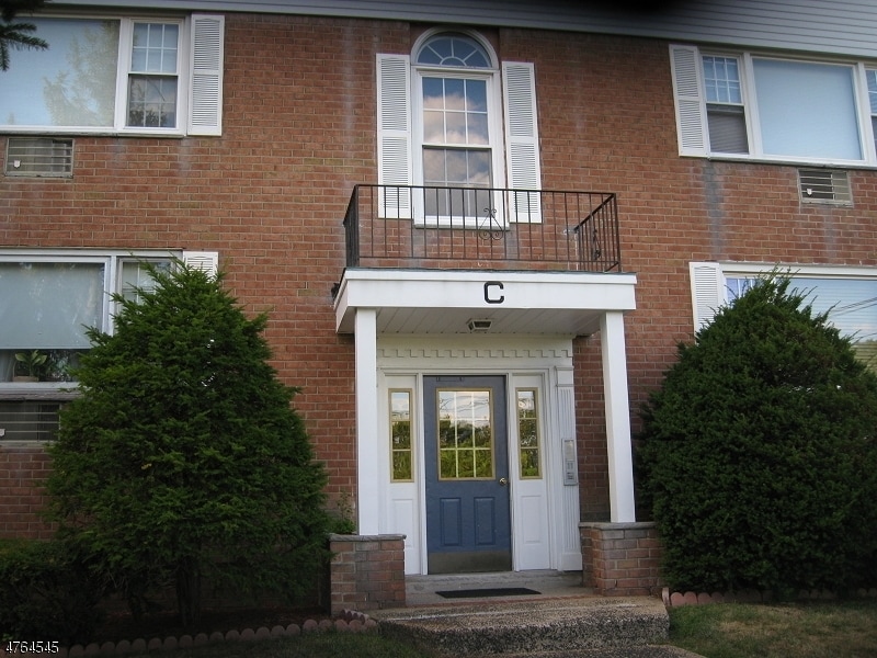 5C5 Grove St, Clifton, NJ 07013 Condo for Rent in Clifton, NJ