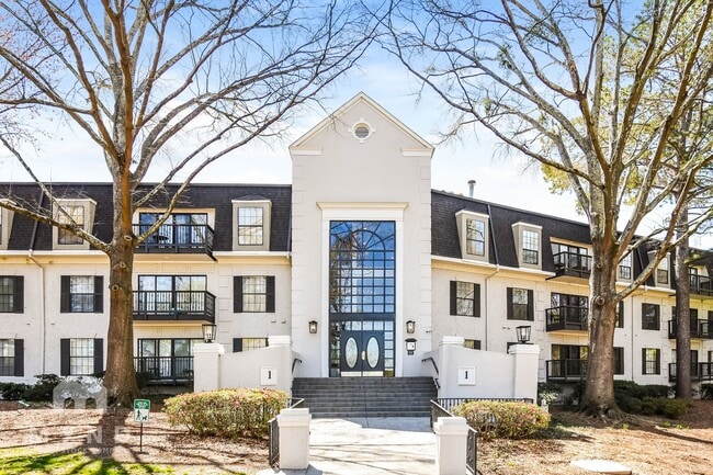 Building Photo - 1202 Pine Heights Dr NE