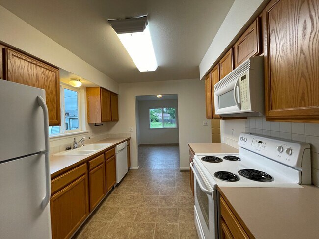 Building Photo - Great Updated Rancher