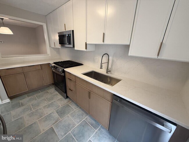 Foto del edificio - 10050 Oakton Terrace Rd