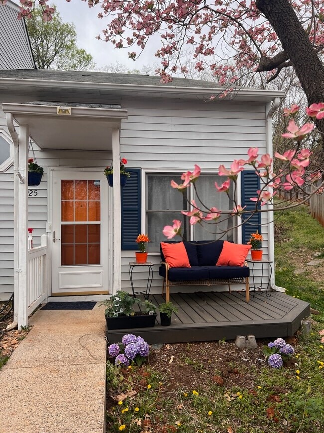 Photo - 925 Rives St Townhome